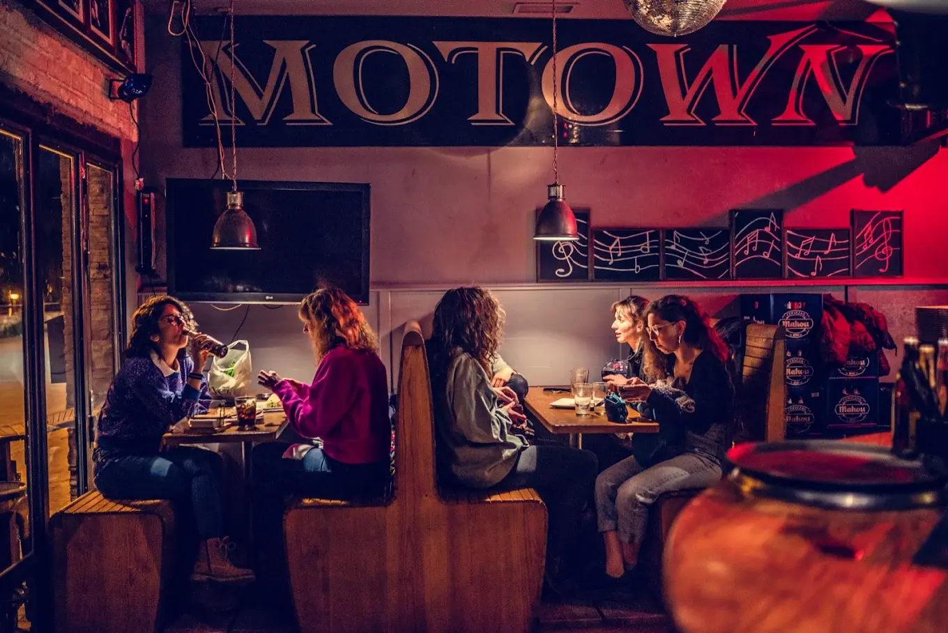 interior del pub motown