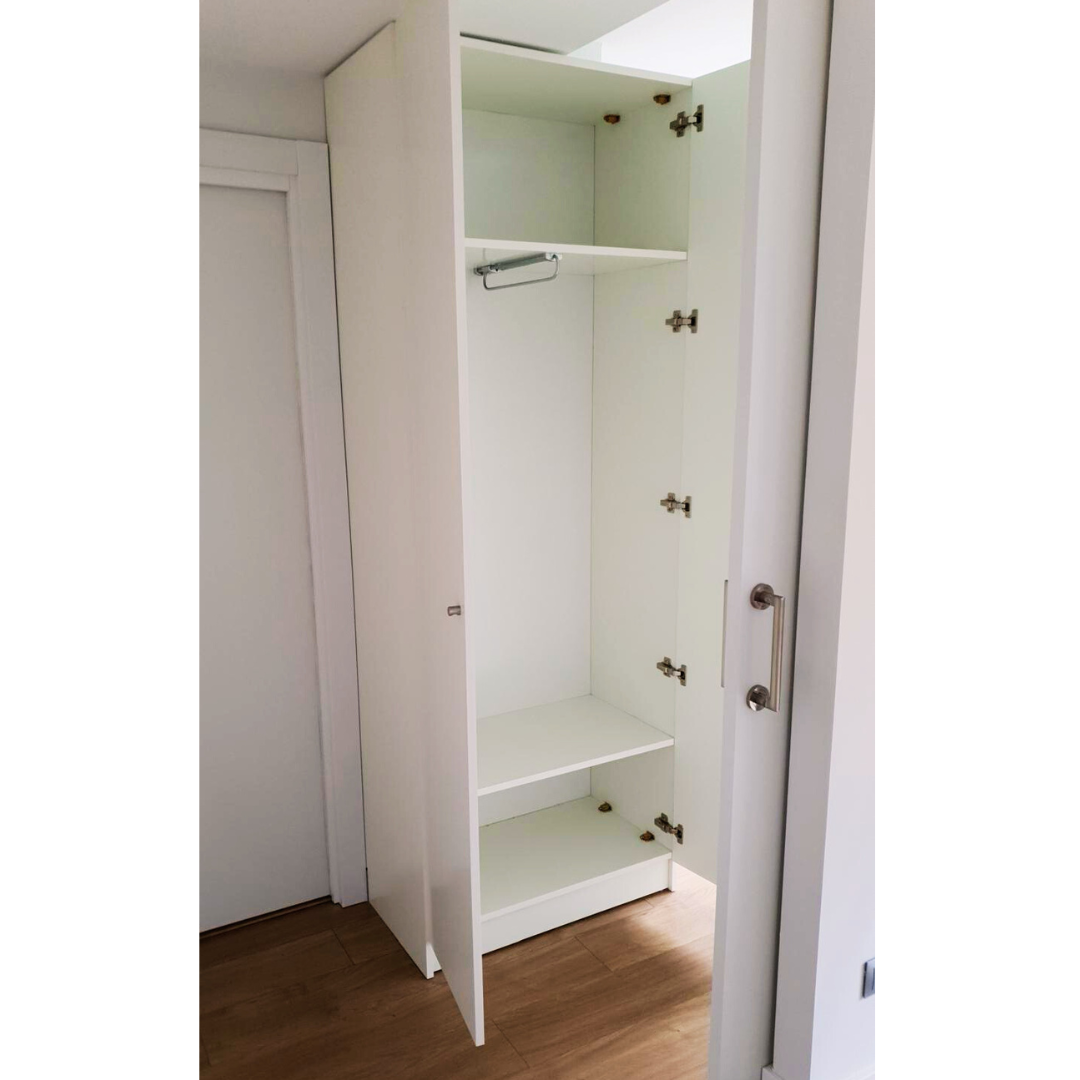 Armario con baldas y tiradores blanco