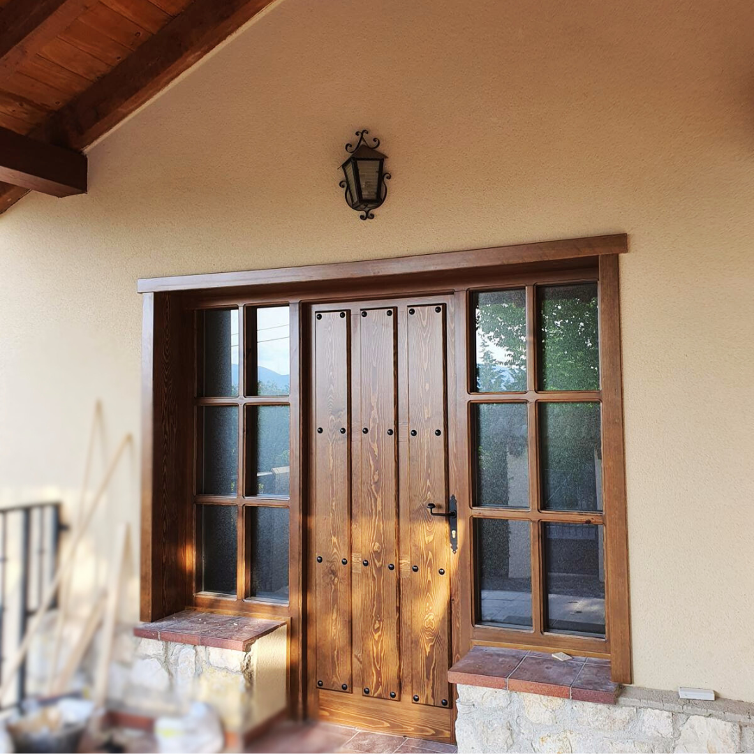 Puerta exterior de madera a medida