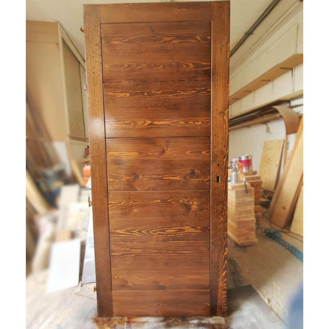 puerta de madera maciza sin terminar