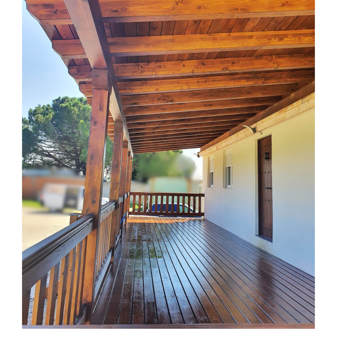 porche exterior de madera