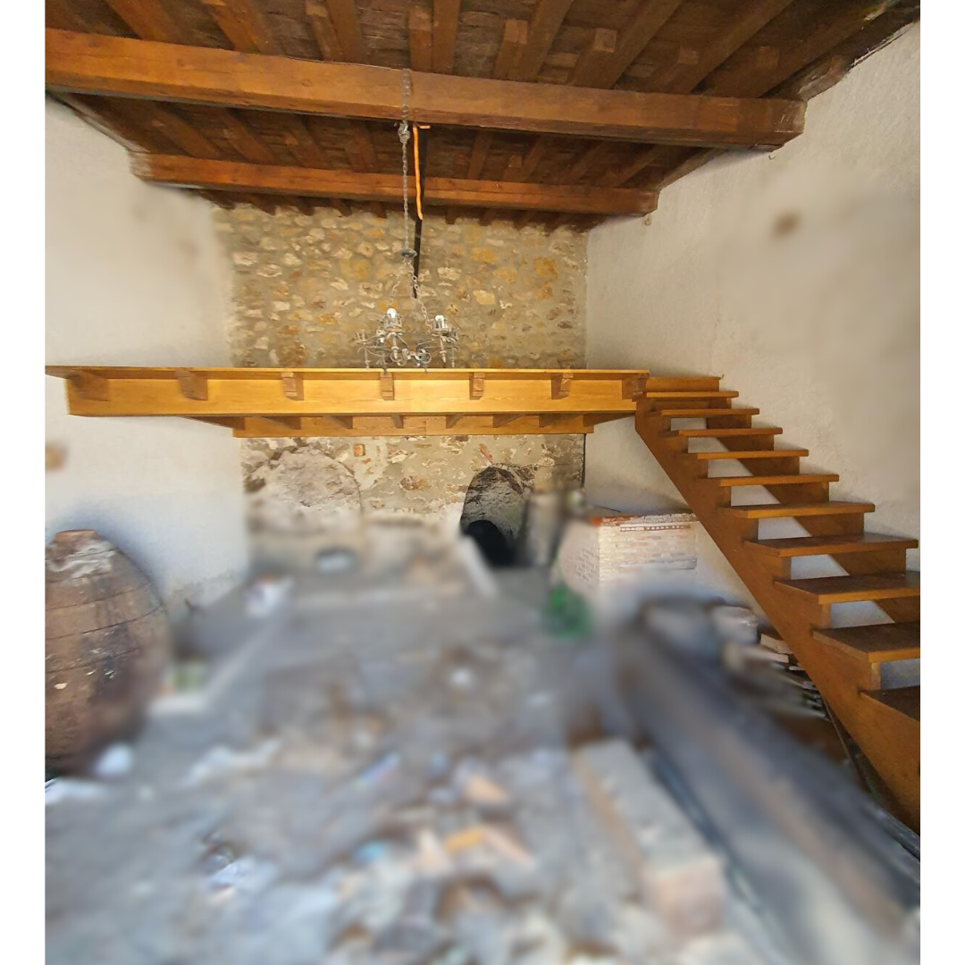 Suelo y escalera de madera natural