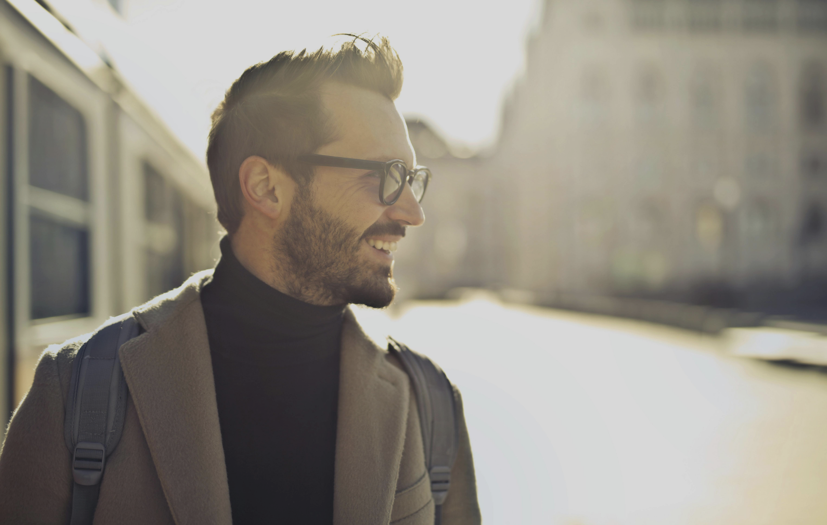 Fotografía de un hombre con gafas